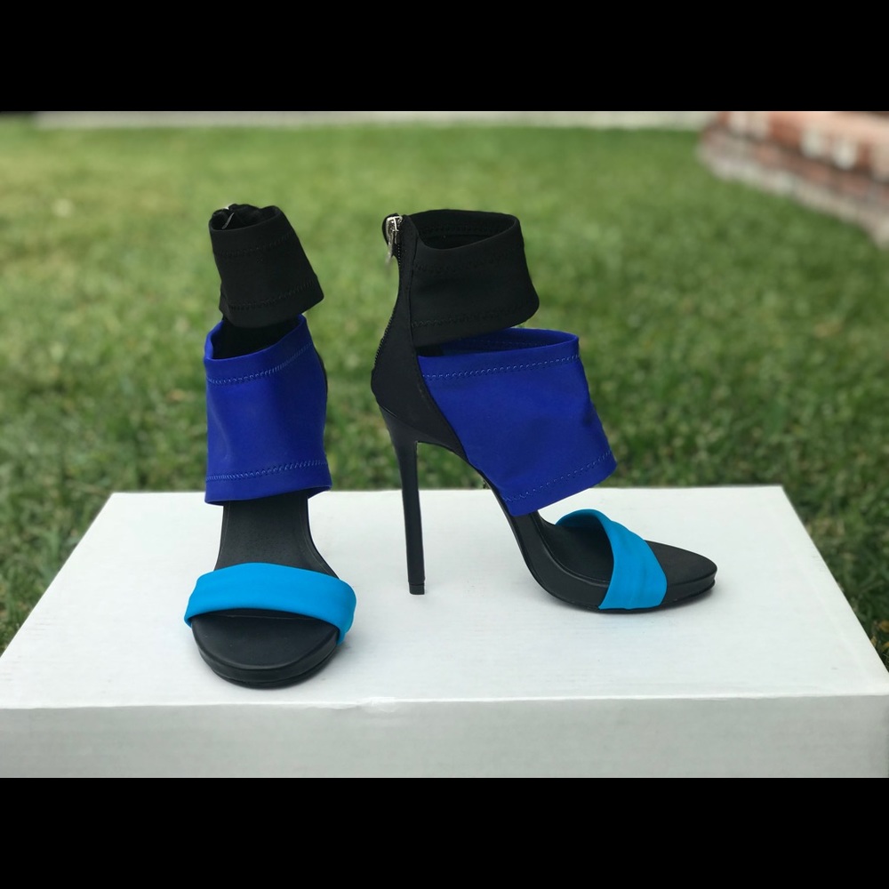 Black & blue heels